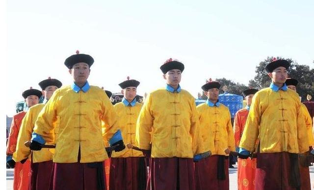 清朝御前侍卫都带着刀皇帝会不会担心被他们刺杀看完不淡定了