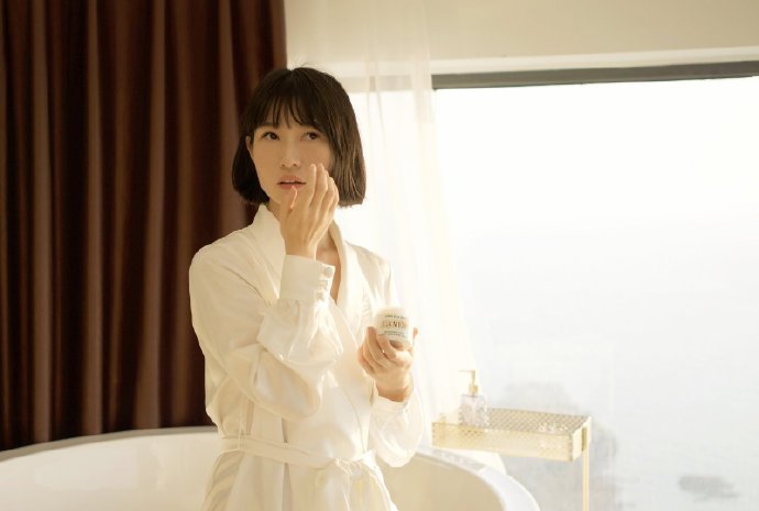 绘画|为了学画，她小学一年级辍学，如今唱歌、跳舞全才却单身一人