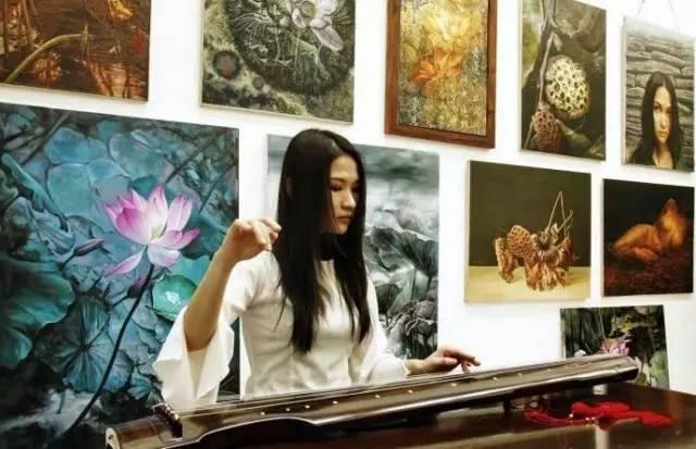 绘画|为了学画，她小学一年级辍学，如今唱歌、跳舞全才却单身一人