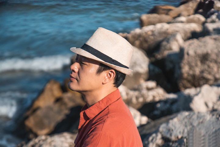 张颂文|为过场戏绝食3天，张颂文拍戏太较真，袒露《隐秘的角落》2处遗憾