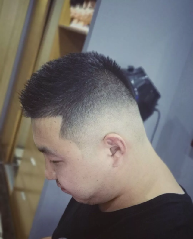 夏季男发千万别乱剪,最帅寸头32款送给你,清爽有型显精神