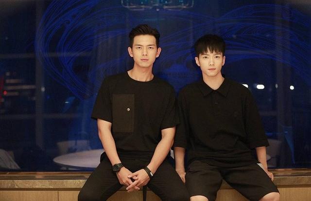 亲爱的热爱的剧组人员学历不简单她不是主角但却是个学霸