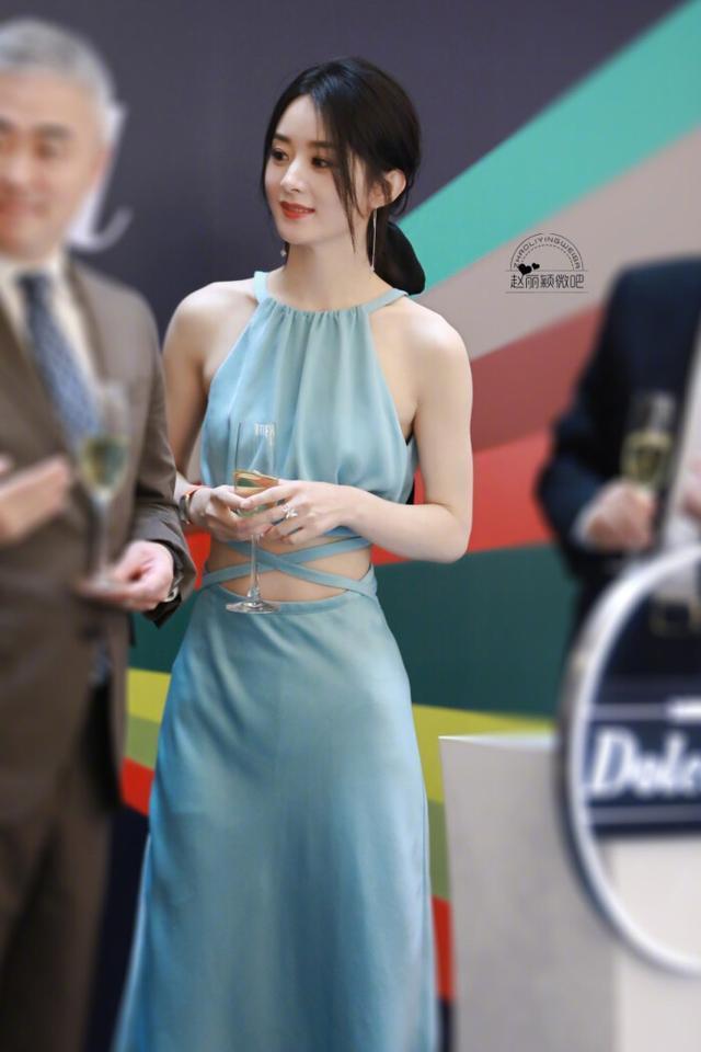 赵丽颖|赵丽颖《中餐厅》路透照曝光，腰身依然是亮点，颜值扛得住怼脸拍