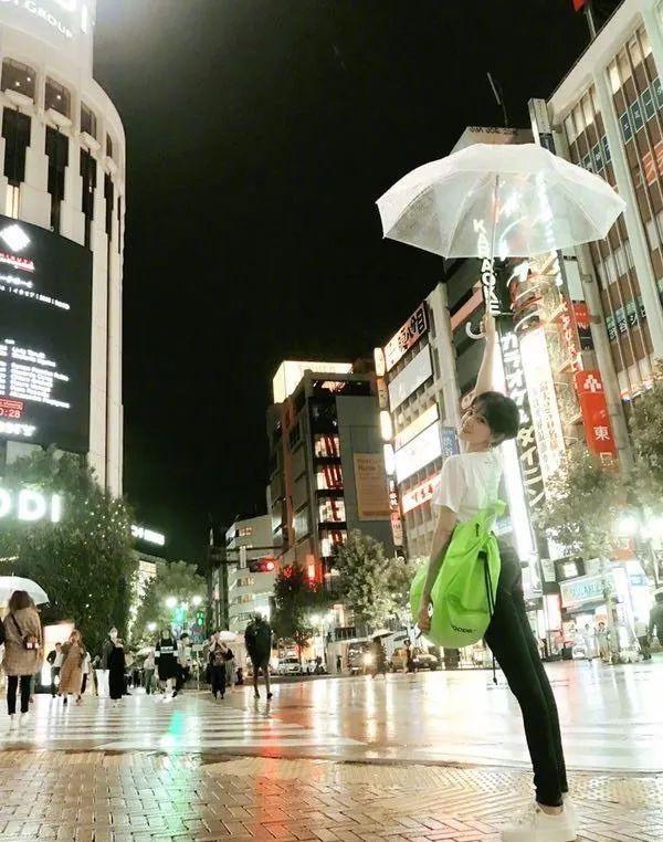 于小彤|于小彤陈小纭已分手？女方删光恩爱微博，戴绿发箍背绿书包有深意