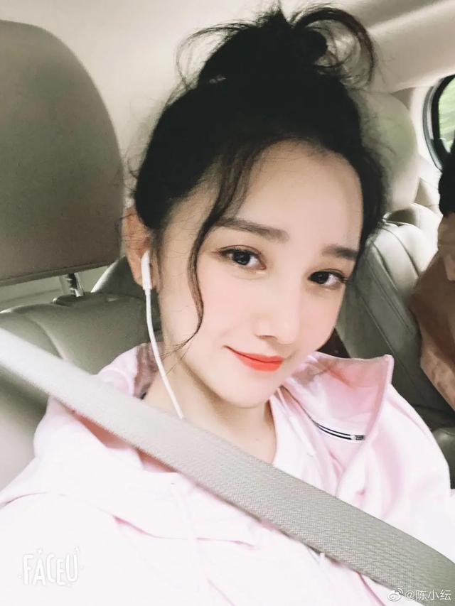于小彤|于小彤陈小纭已分手？女方删光恩爱微博，戴绿发箍背绿书包有深意