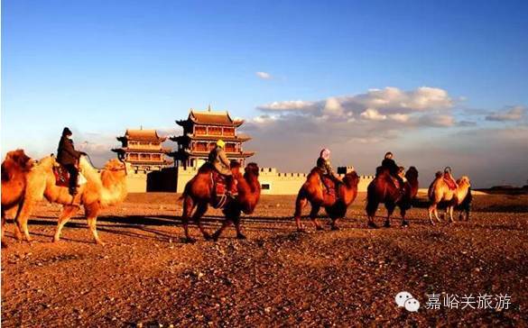 嘉峪关城脚下来体验古今穿越星空之旅