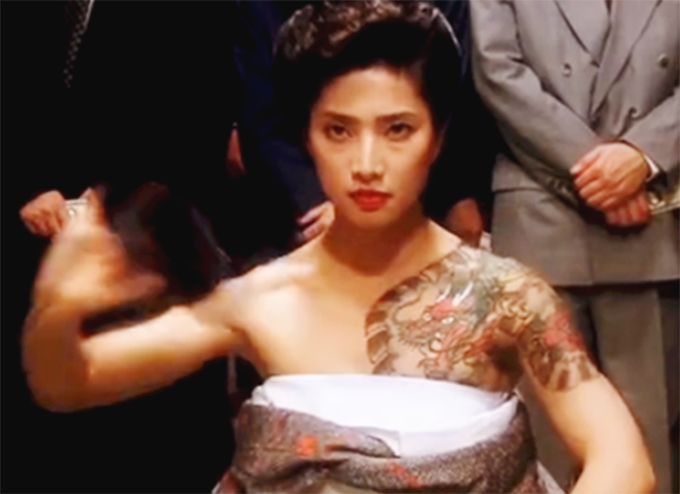 62岁西协美智子近况,身手敏捷肌肉发达,移居美国后低调嫁人生子