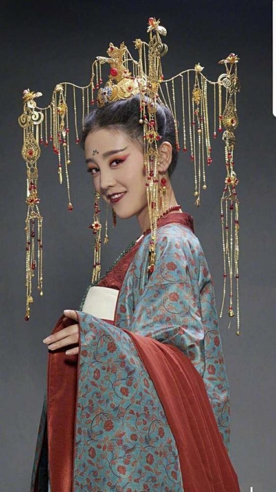 红色才是检验美人的标准,热巴,三七都超惊艳,刘诗诗就是仙女吧