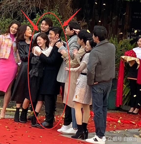 赵露思终于不搭高个子新剧男主174两人同框身高差认真的