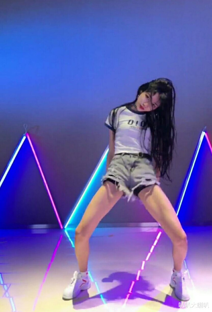 女装大佬艾比,褪下自己的女儿装之后,简直就是韩剧"欧巴"啊_腾讯新闻