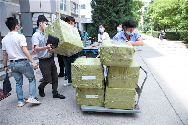 毕业|毕业季成“毕业寄”：北科大900余名教师为毕业生寄送行李