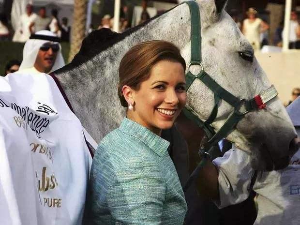 迪拜酋长的老婆携子出逃,全世界网友都为她加油:别被抓回去了_腾讯