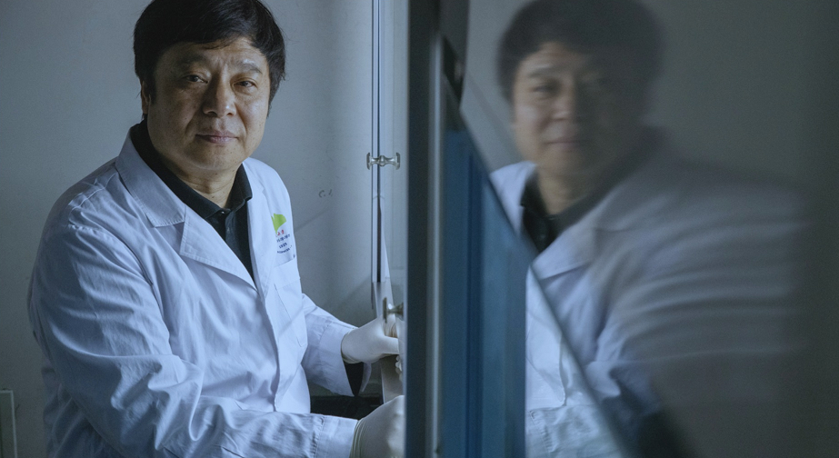 来自中国北京大学的 邓宏魁研究组联合 解放军总医院第五医学中心陈虎