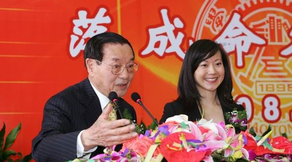 同样,翰森制药的钟慧娟也表达了同样的意愿,虽然女儿孙远是唯一的接班