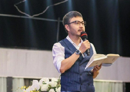 汪涵|汪涵发声明道歉了！代言“爱钱进”出事，涉金额230亿