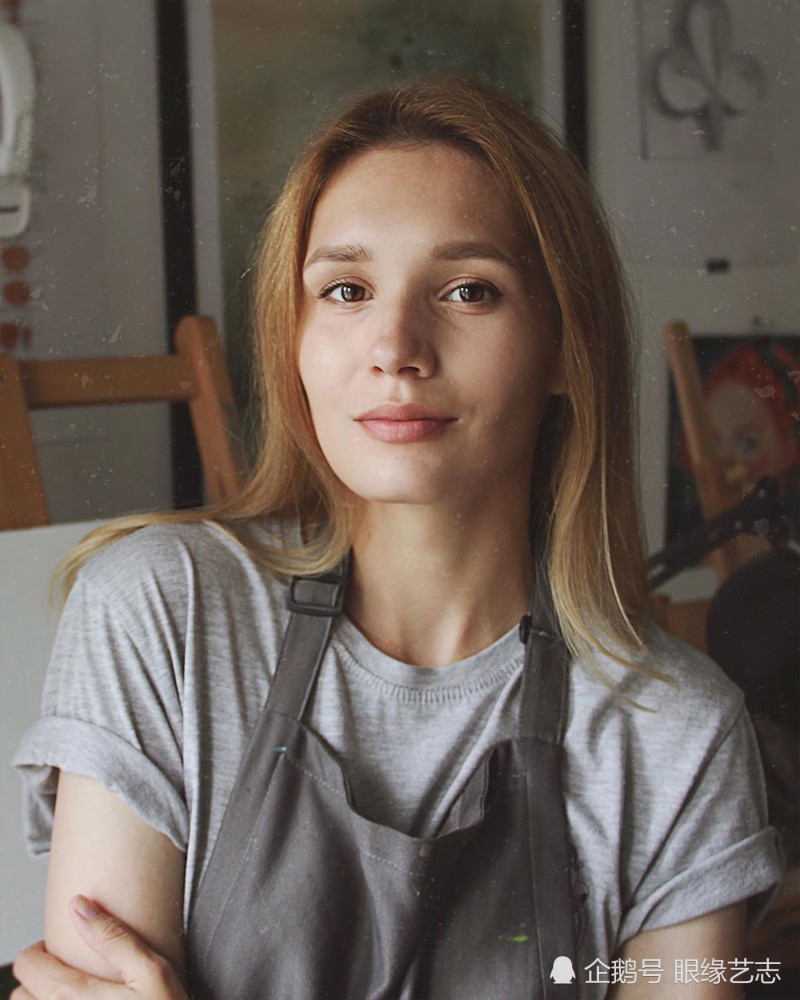 神秘女孩|当木纹邂逅色彩：典雅绚丽的木板画，藏于画中的神秘女孩