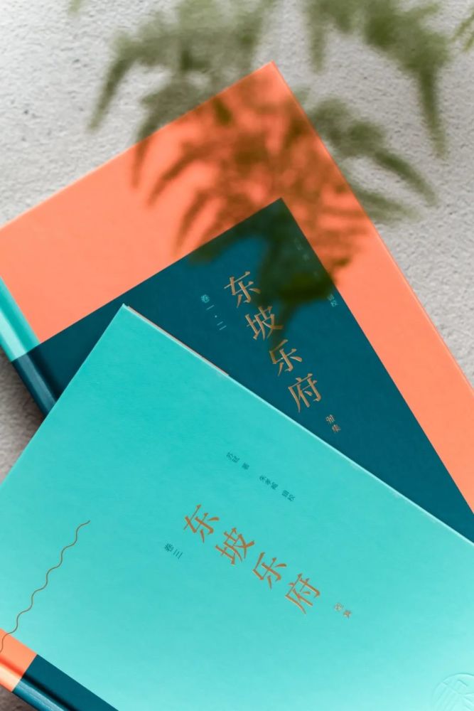 "沉湎往事难以自拔时,他会安慰你:"人有悲欢离合,月有阴晴圆缺,此事古