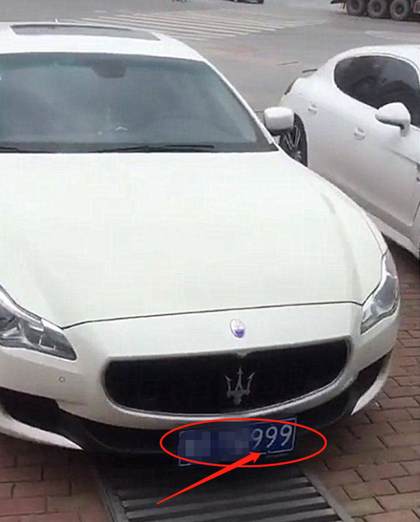 浙江酒店门前三辆豪车,一个比一个"豪横",车牌更霸气|跑车|连号车牌