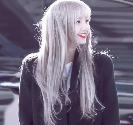 人间芭比lisa中国网友夸上天韩国网友却怒指素颜像乔碧萝