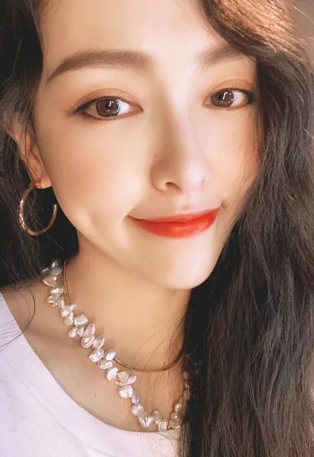 杨幂|33岁杨幂上节目被指脸太垮，成85花中状态最差的？