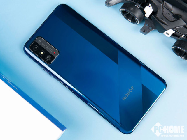 极点大屏对称双扬豪情万丈 荣耀x10max图赏