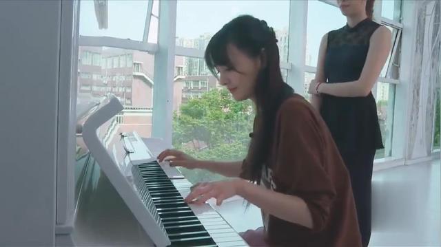 郑爽|许魏洲忍不住表扬郑爽：你还会弹钢琴？刮目相看