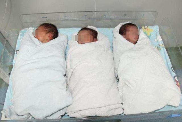 陈姓爸爸生了三胞胎爷爷灵机一动取的名果然姜还是老的辣