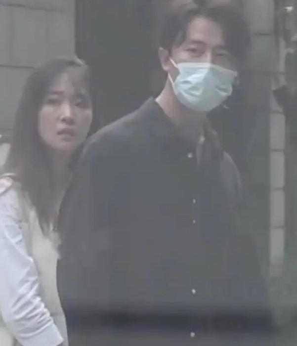 黄轩|黄轩最新大片化妖艳眼妆，造型雷人撞脸尚雯婕，被吐槽土得要命