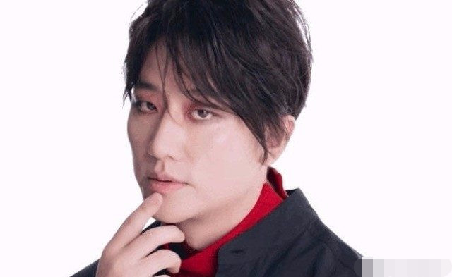 黄轩|黄轩最新大片化妖艳眼妆，造型雷人撞脸尚雯婕，被吐槽土得要命
