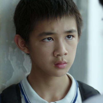 虽然说他现在年纪比较小,拍的电视剧也有限.