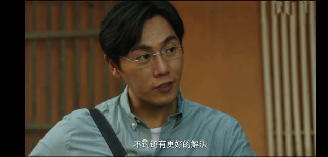 朱晶晶案件发生后,叶驰敏已经看着电视剧入睡,叶军给女儿盖被子的时候