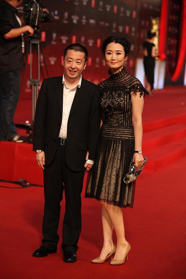 赵涛为人低调却可塑性强黑色蕾丝裙配不同发型风格迥异真高级