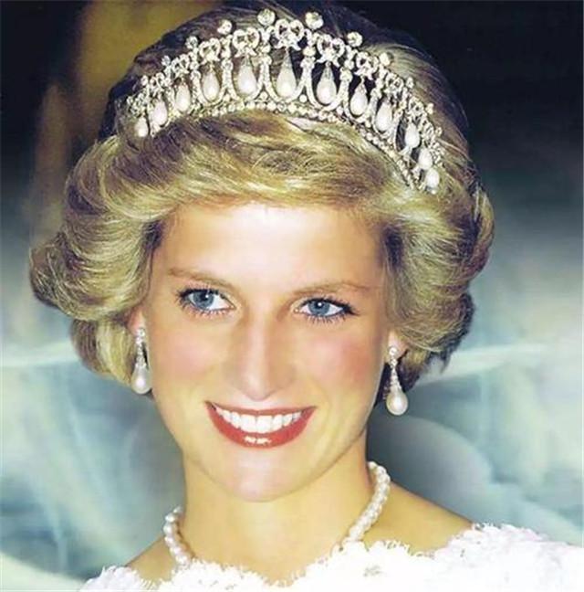 戴安娜葬礼上：16岁的威廉王子双眼流露出仇恨，英女王面带微笑_腾讯新闻