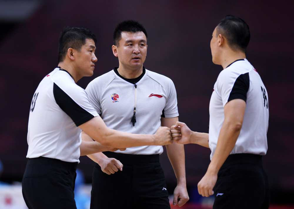 cba复赛第一阶段:青岛国信双星迎战上海久事7月2日,第二副裁判李学军