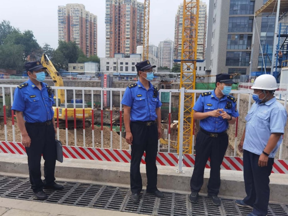 |为高考考生营造良好环境，这个街道的综合行政执法队很操心
