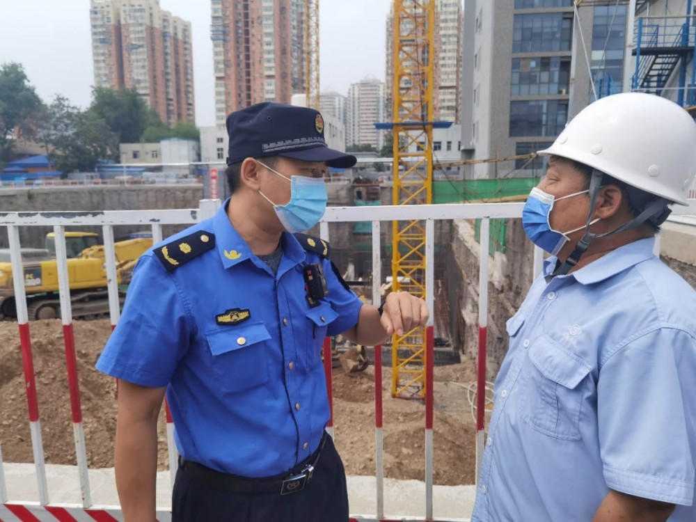 |为高考考生营造良好环境，这个街道的综合行政执法队很操心