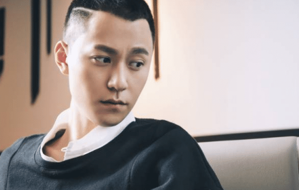 秦俊杰|她为把弟弟带进娱乐圈，当众扇弟弟一巴掌，今弟弟红得发紫她却成无名小卒