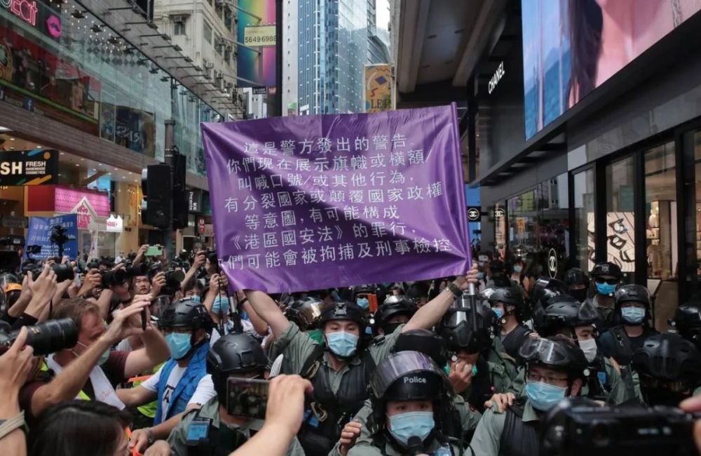 侠客岛:香港国安法生效,有人还想垂死一搏