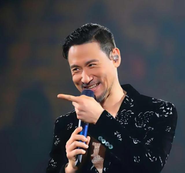 张学友|张学友隐退，谭咏麟热衷慈善，曾经的乐坛神话现在都怎么样了？