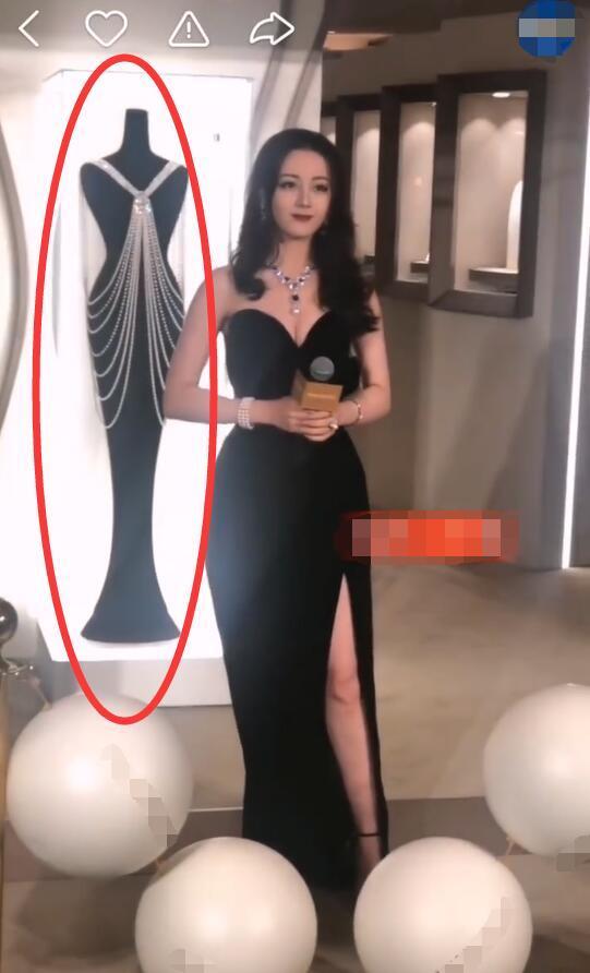 迪丽热巴|迪丽热巴最新活动生图，腰臀比例超后面假人，“求婚男”现身安保很警觉
