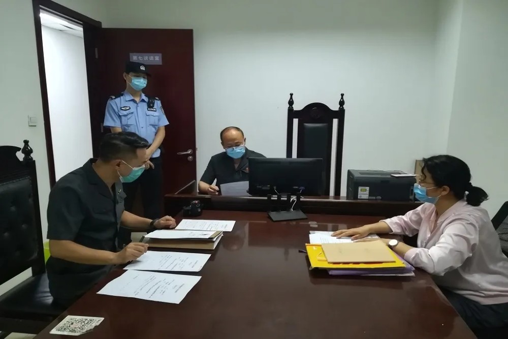法院|车堵法院执行局大门，“豪横”被执行人领10万元罚单