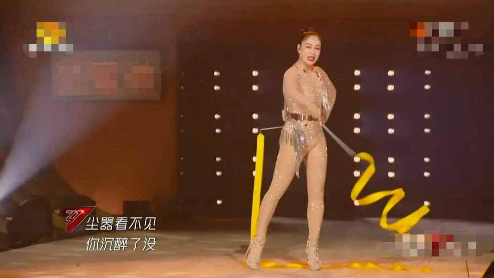 钟丽缇|钟丽缇的出现，带着独属于“港风一代”的女神风采