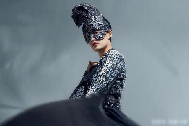 锦绣南歌|秦昊不邀您爬山，却和李沁谈恋爱撒糖，《锦绣南歌》是什么神仙剧