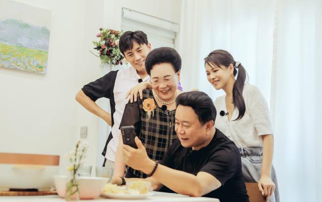 秦昊|伊能静不满秦昊争吵，和事佬婆婆从中调解，秦昊心疼愧疚最终服软