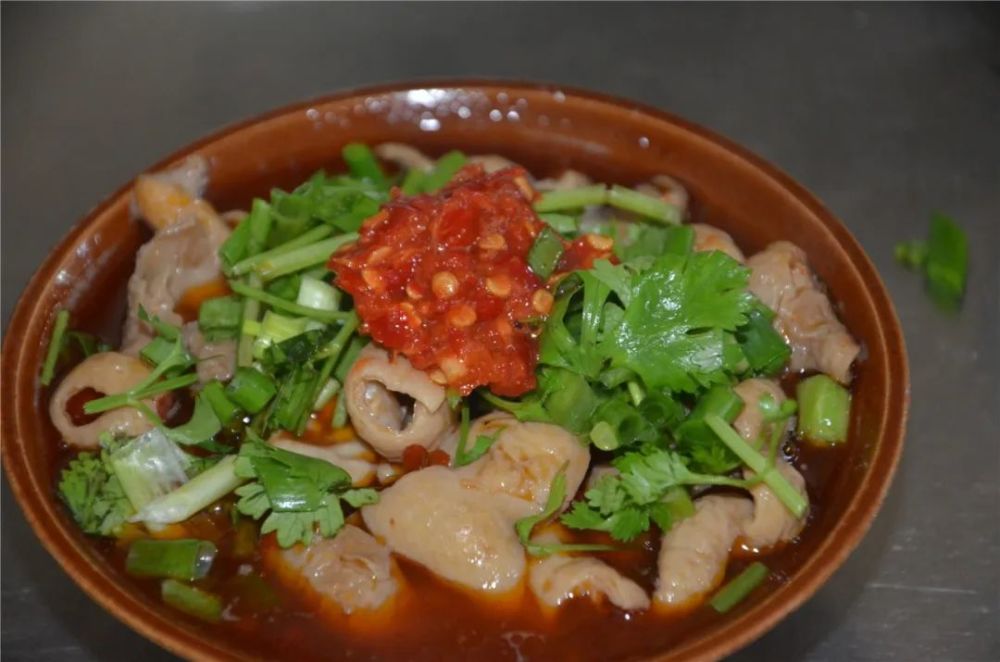 带你打探梁平美食烂肥肠惊绝味蕾背后的故事
