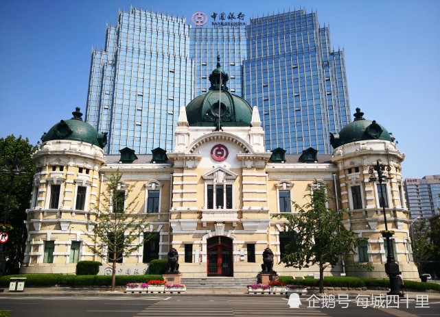 关东都督府邮便电信局旧址中山广场一直都是大连著名的历史建筑群景区