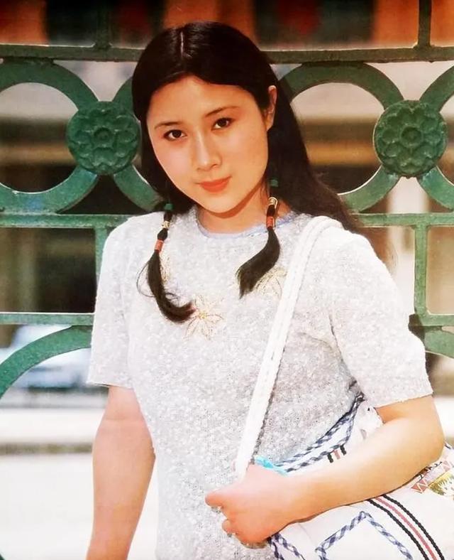 丁岚|“牧羊女”丁岚：当红移民新加坡，落魄后回国“捞金”，今成富婆