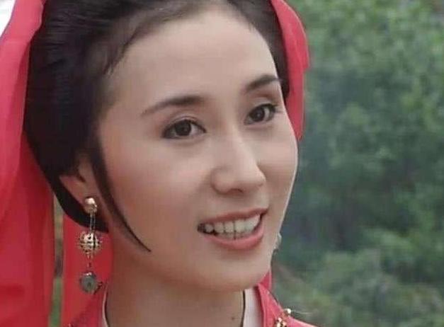 丁岚|“牧羊女”丁岚：当红移民新加坡，落魄后回国“捞金”，今成富婆