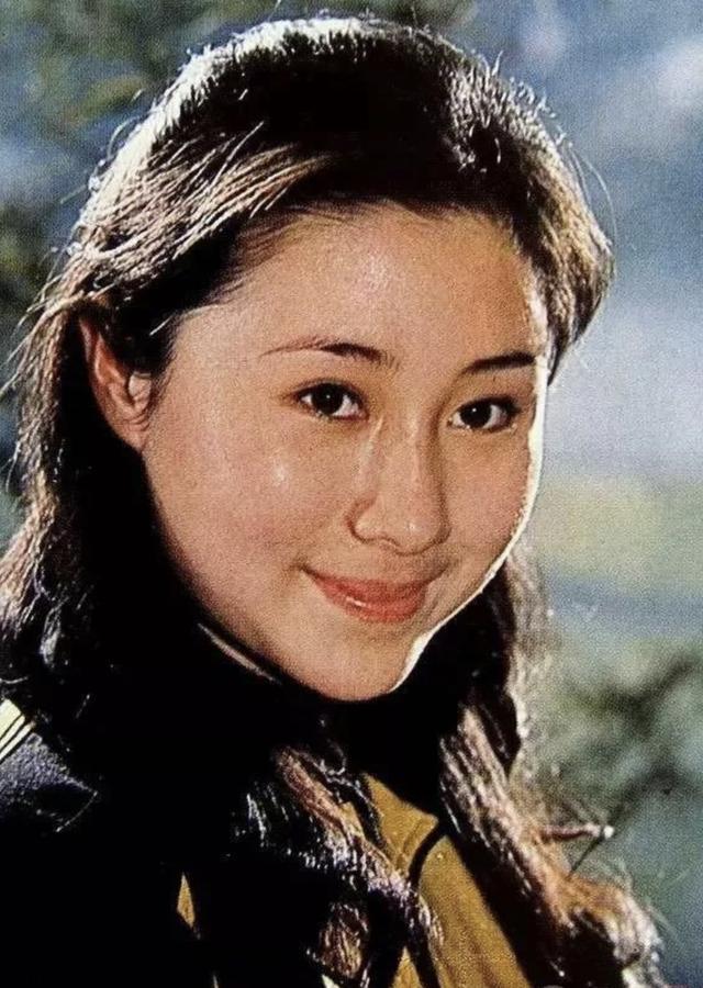 丁岚|“牧羊女”丁岚：当红移民新加坡，落魄后回国“捞金”，今成富婆
