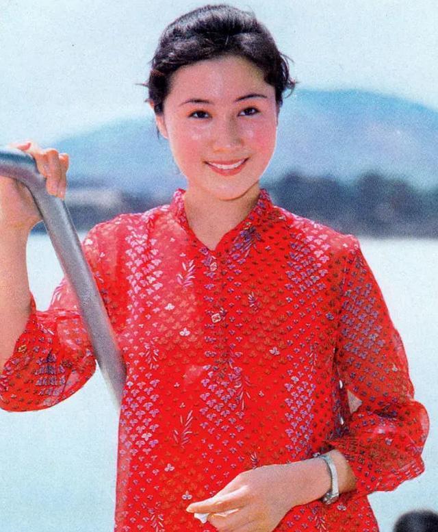 丁岚|“牧羊女”丁岚：当红移民新加坡，落魄后回国“捞金”，今成富婆